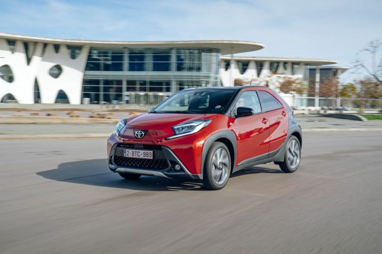El nuevo Toyota Aygo X Cross quiere alejarse de la ciudad
