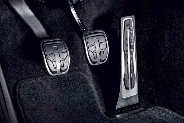 Pon a calentar tu pie izquierdo. Será titular en el Toyota GR Supra manual