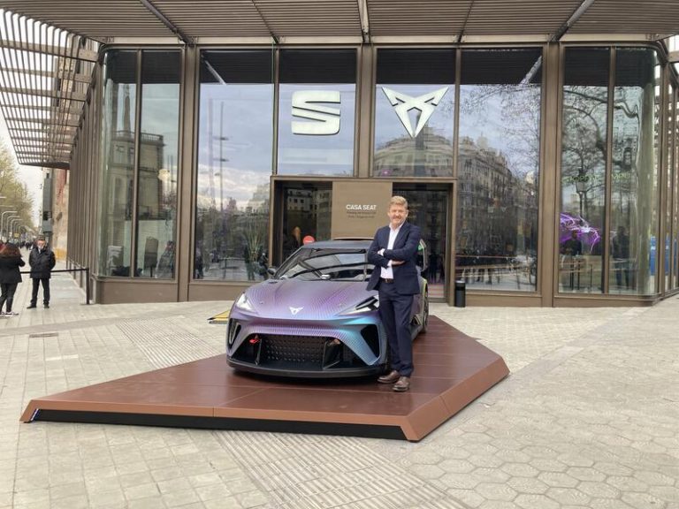 El presidente de Seat, Wayne Griffiths asegura que España no puede «seguir viviendo del turismo»