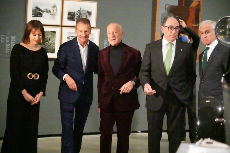 Diess (Volkswagen) apoya las sanciones a Putin y avisa sobre una recesión si la guerra se prolonga
