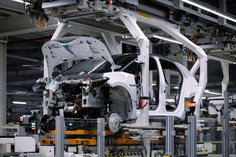 La producción de coches en España cae el 20,1% en marzo