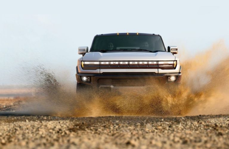 El pick-up eléctrico GMC Hummer EV pesa como cuatro Dacia Sandero
