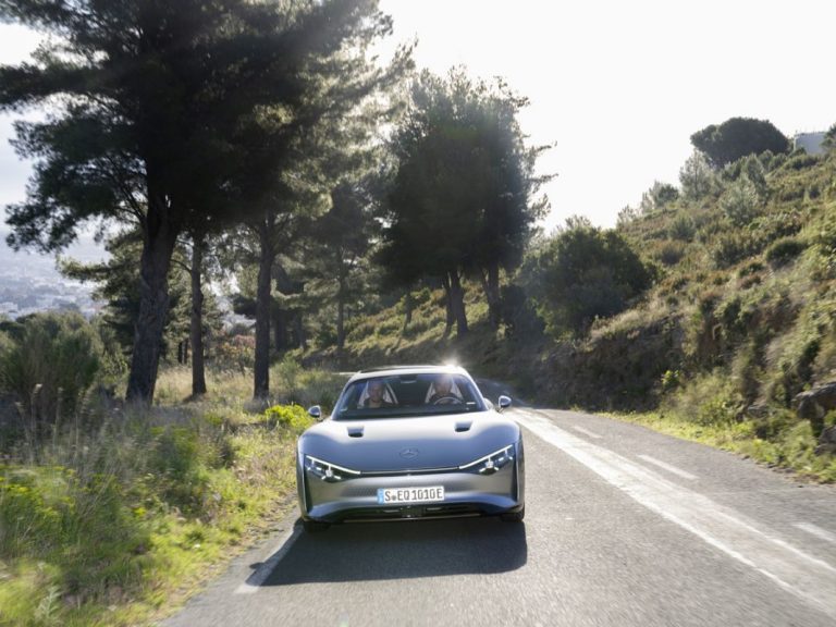 Mercedes demuestra que sí se pueden recorrer 1.000 kilómetros con una sola carga