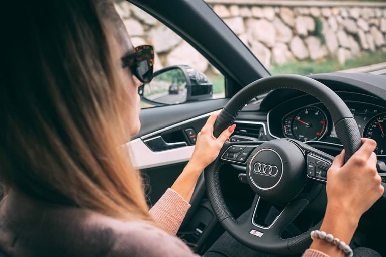 La manera correcta de regular el volante de tu coche