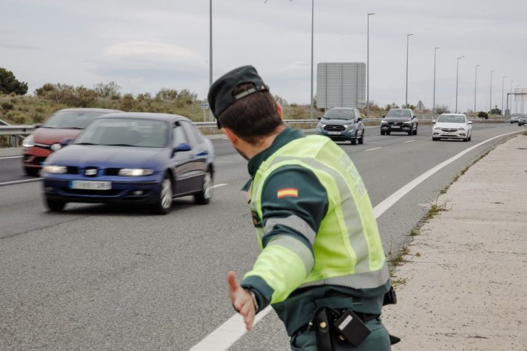 La DGT avisa: lo que tienes que hacer si viajas en coche esta Semana Santa