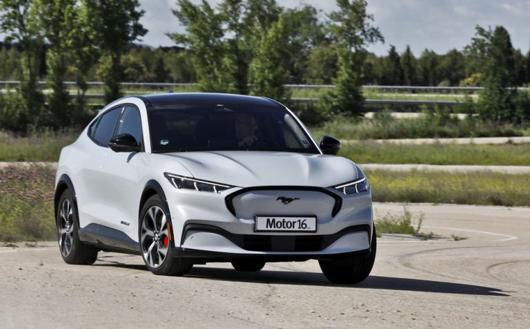¿Buscas un coche eléctrico? Estos son todos los que se venden en España