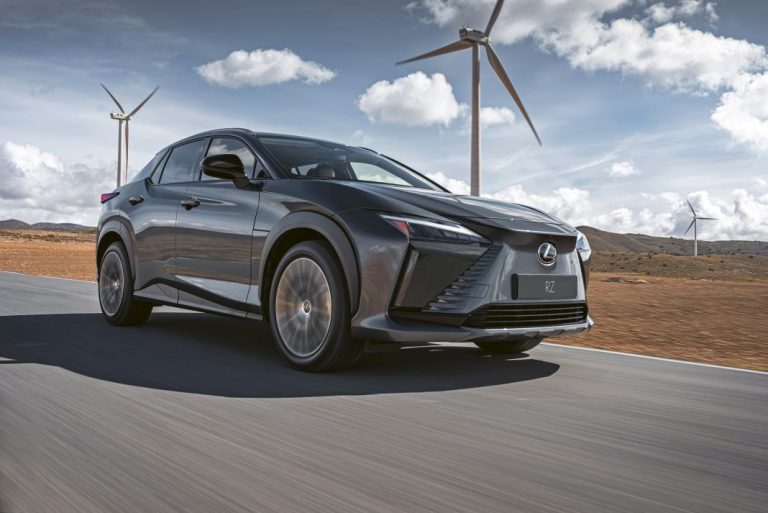 Lexus comienza nueva era eléctrica con el SUV RZ