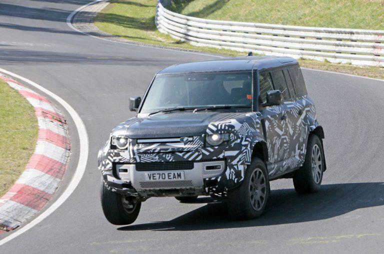 El Land Rover Defender V8 SVR ‘levanta pata’ en el Infierno Verde