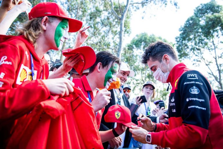 Un autógrafo le cuesta 300.000 euros a Leclerc