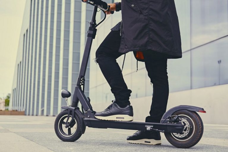 3 comparadores de seguros para tu patinete eléctrico. La única forma de ahorrarte unos euros