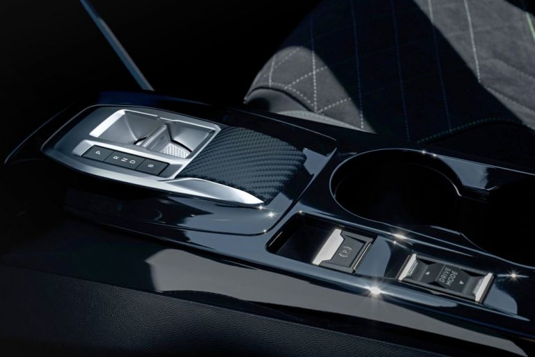 Los Peugeot 208 y 2008 estrenan selector para el cambio automático