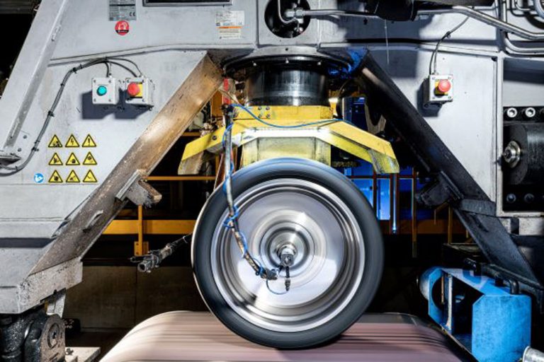 Pirelli ya monitoriza en tiempo real el estado de las carreteras