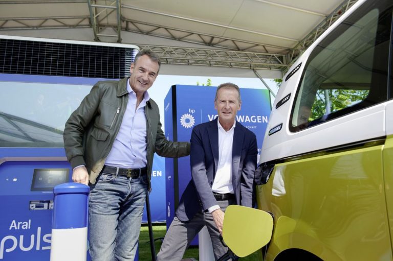 Grupo Volkswagen y BP impulsan estaciones de carga rápida