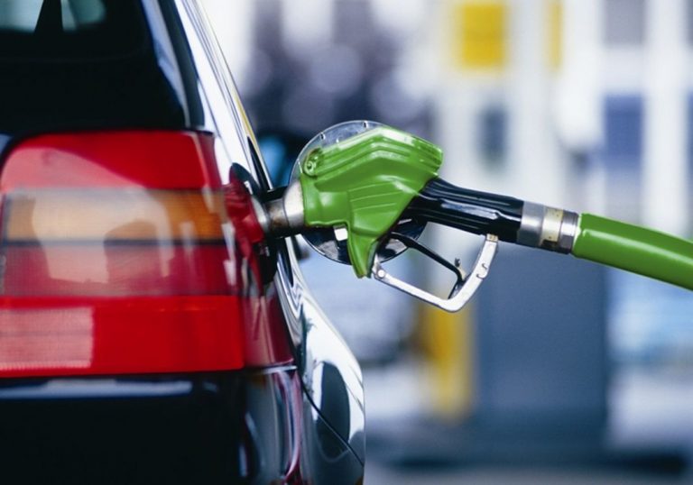 ¿Buscas gasolina barata? Estas son las 5 marcas en las que tienes que repostar este verano, según la OCU