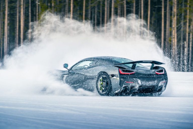 El Rimac Nevera pone a prueba sus 1.940 CV de músculo eléctrico sobre la nieve