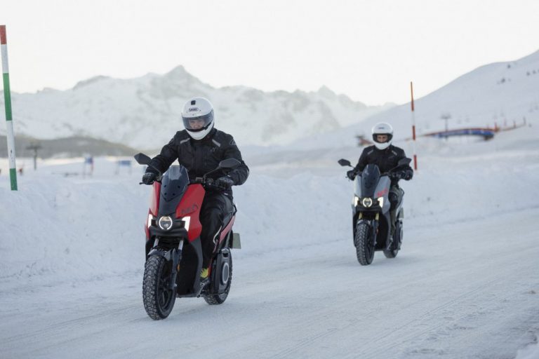 La Seat Mó 125 supera la nieve y la arena