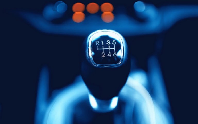 Descubre los accesorios de coche más importantes para una conducción segura