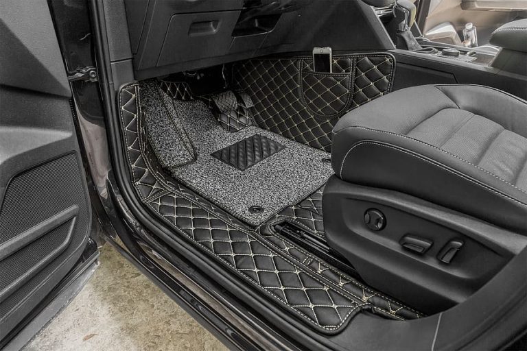 El mejor método para limpiar las alfombrillas del coche
