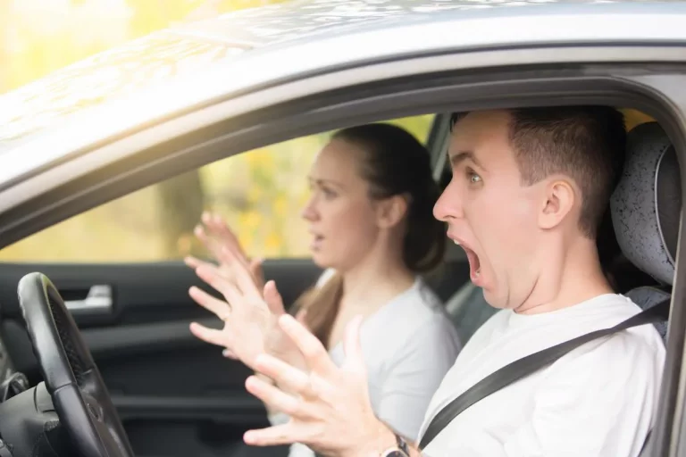 Esto es lo que debes hacer si sufres un ataque de ansiedad al volante