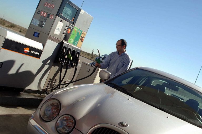 Este es el día de la semana en el que echar gasolina te saldrá tirado de precio