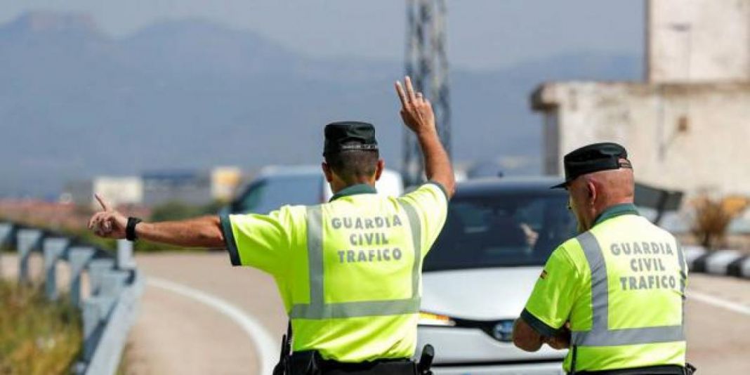 Los agentes de la DGT atentos a maniobras indebidas