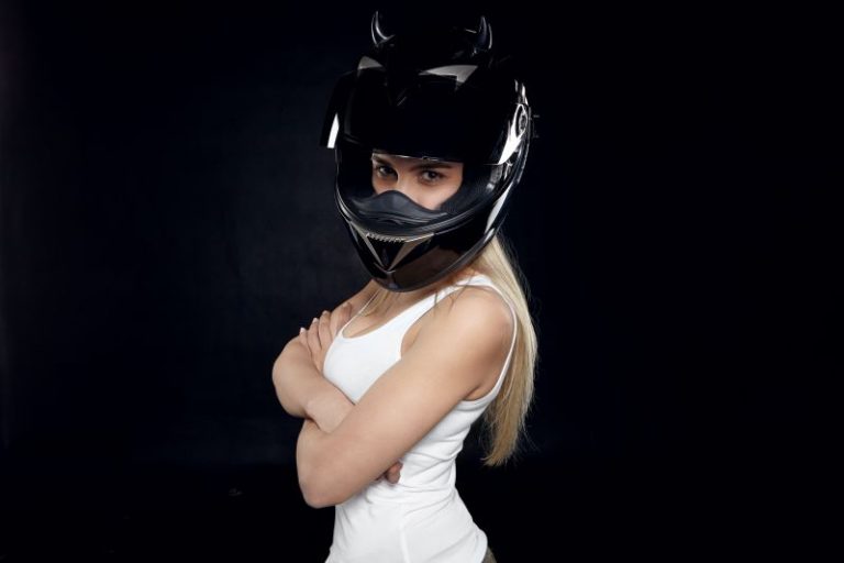 Los cascos para moto a los que la DGT quita la homologación en 2024. Si los usas te van a multar