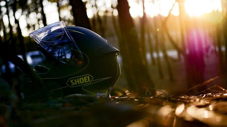 ¿Conductor o acompañante? Quién paga la multa si el pasajero de la moto no lleva casco