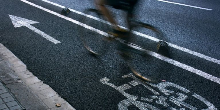 Cómo adelantar a un ciclista con la nueva Ley de Tráfico