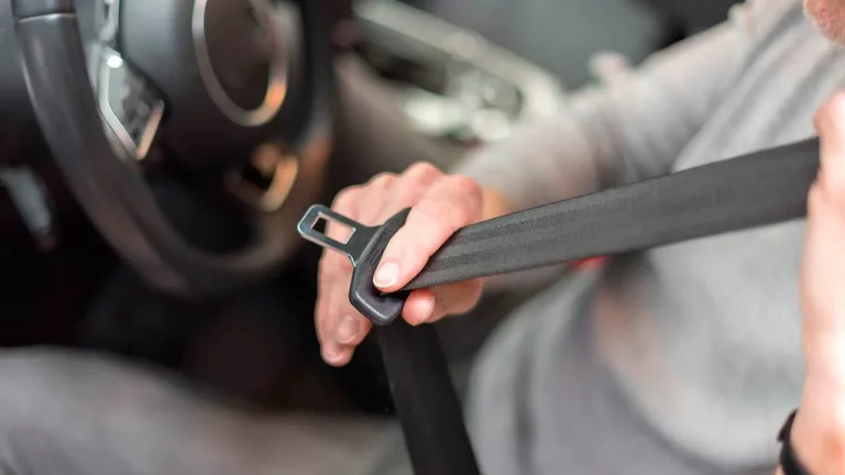 10 claves del cinturón de seguridad que la DGT quiere que conozcas