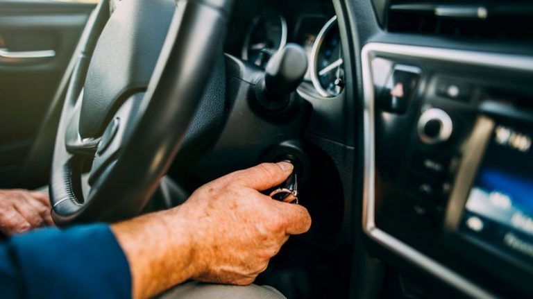 Esto es lo que debes hacer si el motor de tu coche no arranca