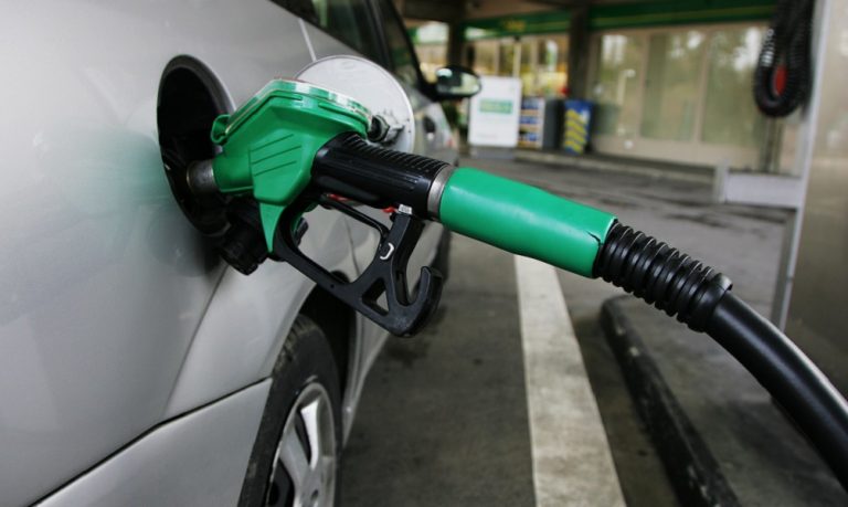 Los coches que menos combustibles consumen
