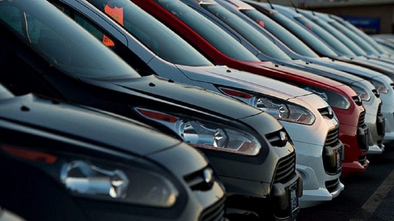 Famosos que manejan coches que tú podrías comprar