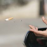 La multa de 500 euros y 6 puntos por tirar una colilla: la DGT alerta ante los incendios