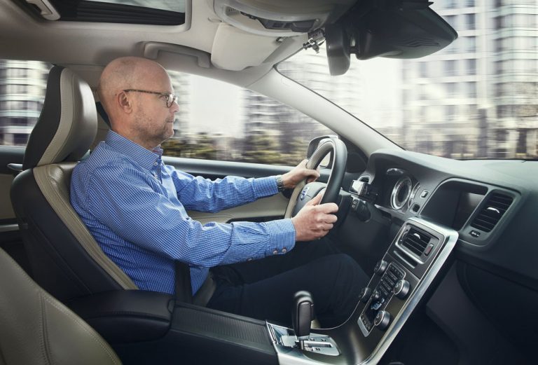 El aviso de la DGT a los conductores  que usan lentillas o gafas
