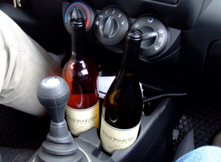 La DGT lo aclara: las copas de vino que puedes tomar sin dar positivo