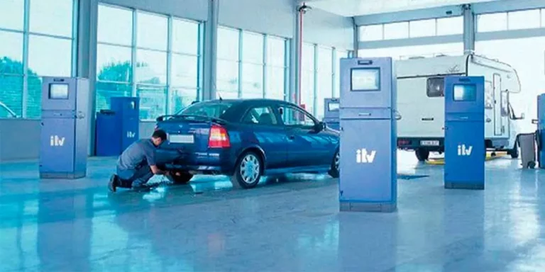 Las dos pruebas de la ITV que los coches eléctricos no tienen que pasar