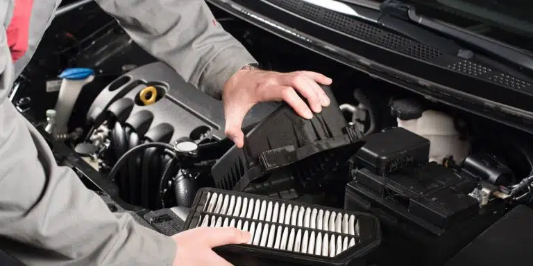 Mario (53), mecánico: "Muchos cometen este error con el filtro de aire" 3 Motor16 cambiar filtro de aire