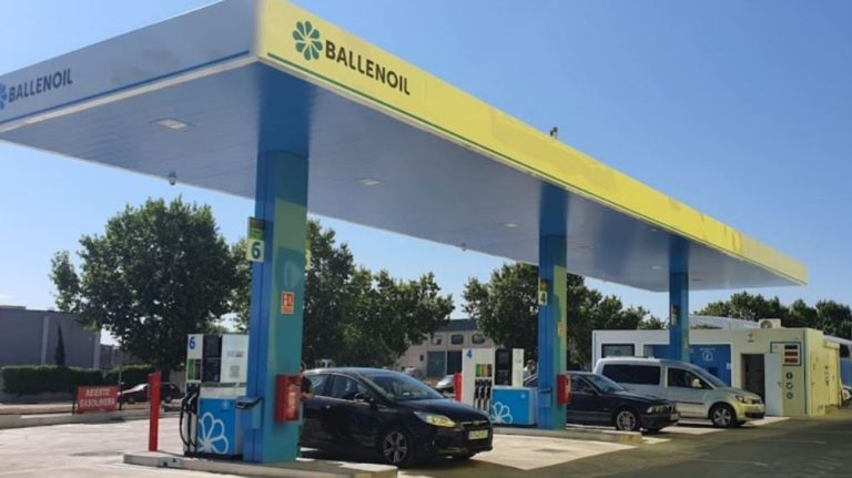 El gigante petrolero que se la juega comprando Ballenoil porque el 50% de los conductores quiere repostar en una ‘low cost’