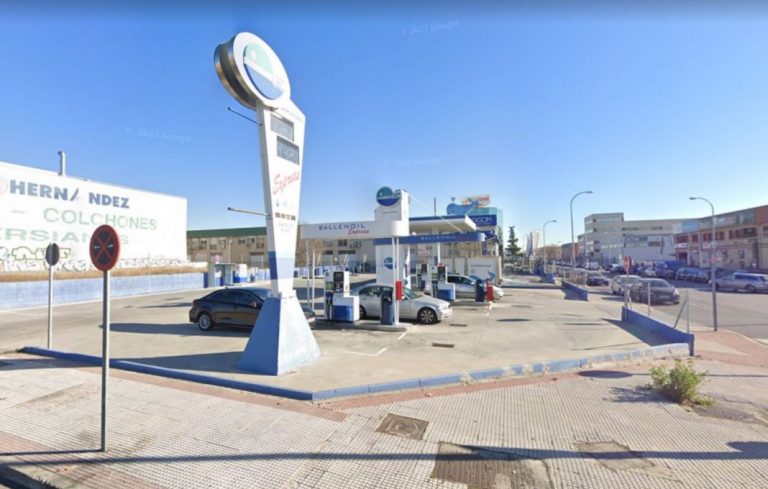 El motivo por el que las gasolineras low cost pueden vender combustible más barato