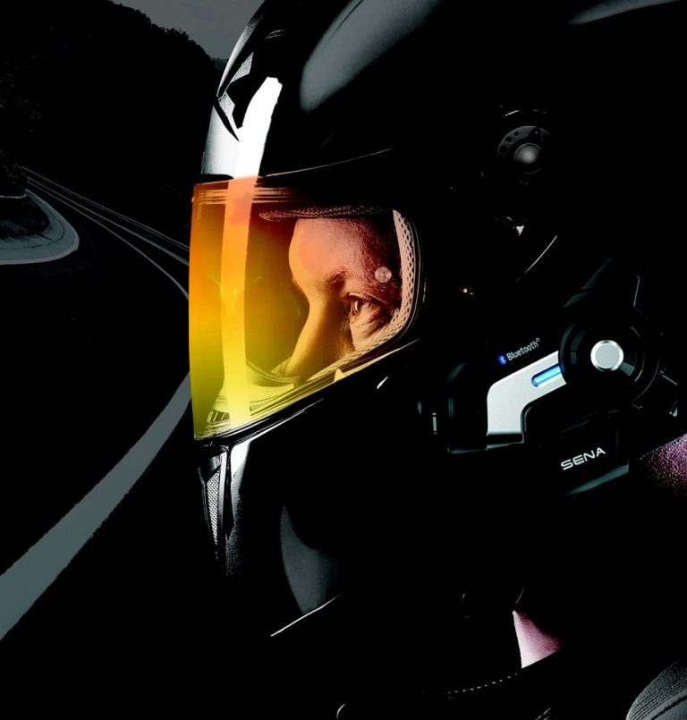 El intercom en la moto: ¿Es legal o te pueden multar?