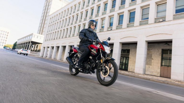 La mejor chaqueta para la moto que puedes regalar por San Valentín