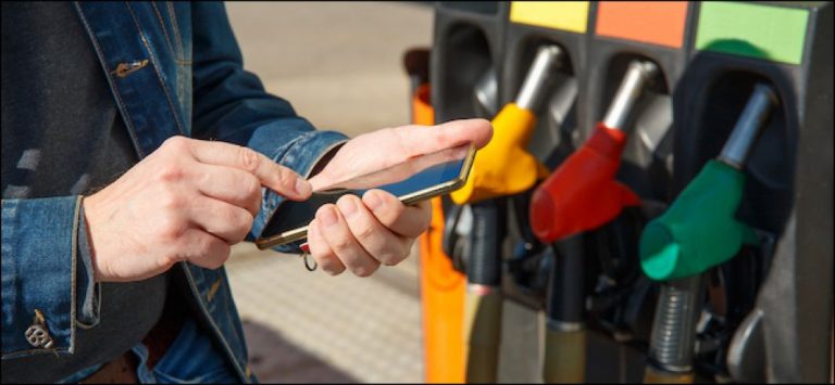 ‘Son muchos los que sí lo hacen’: un bombero recomienda no hacer esto jamás mientras echas gasolina
