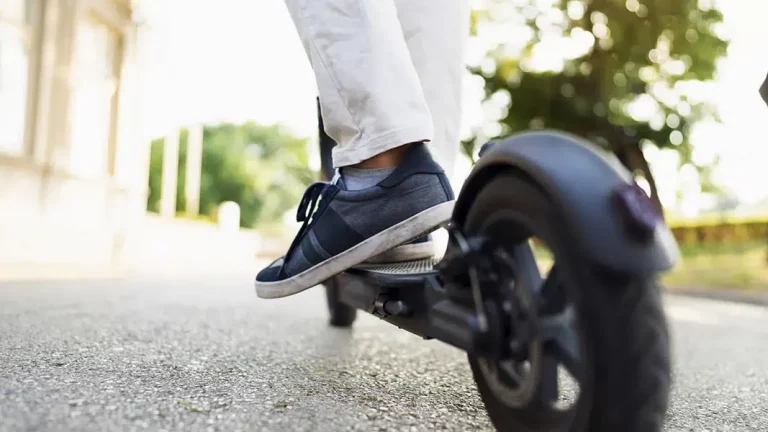 La ciudad que ha impuesto mano dura contra los patinetes eléctricos trucados. Pone multas con las que te puedes comprar un Seat Ibiza