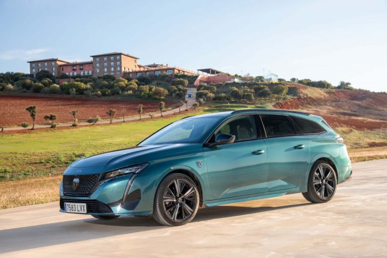 Espacio para tu familia en el nuevo Peugeot 308 SW