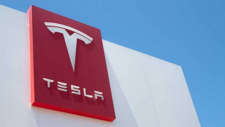 Esto es lo que habrá que pagar por el cargador de coches eléctricos de Tesla