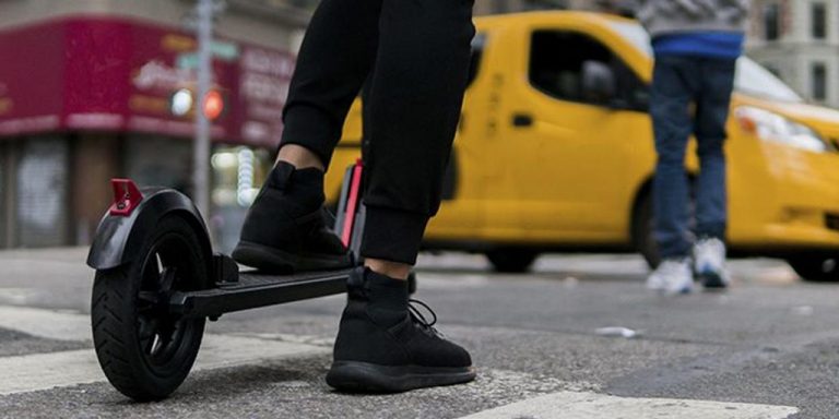 Hasta 1.000 euros de multa te pueden poner si tu patinete eléctrico no se ajusta a la nueva normativa de los VMP