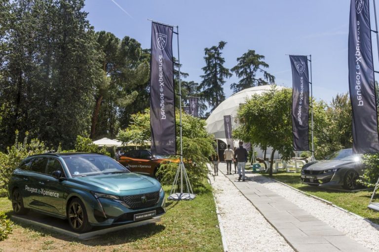 Prueba la gama electrificada de Peugeot en los e-Xperience Days