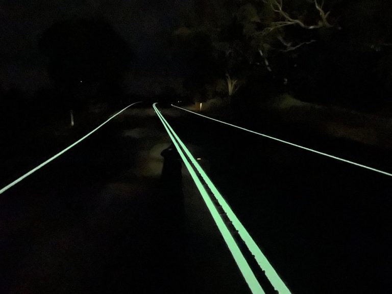Estas líneas en la carretera salvan vidas, pero no las verás por aquí