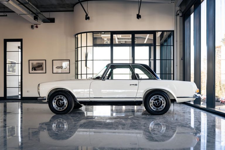 Everrati da corriente a este inmaculado Pagoda de Mercedes-Benz