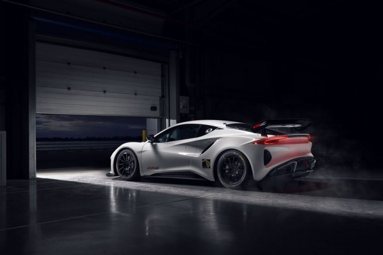 El nuevo Lotus Emira da el salto a los circuitos